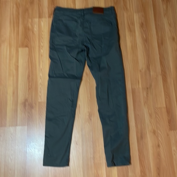 Hollister Skinny Gray Chino Pants 30x32 - Picture 3 of 3
